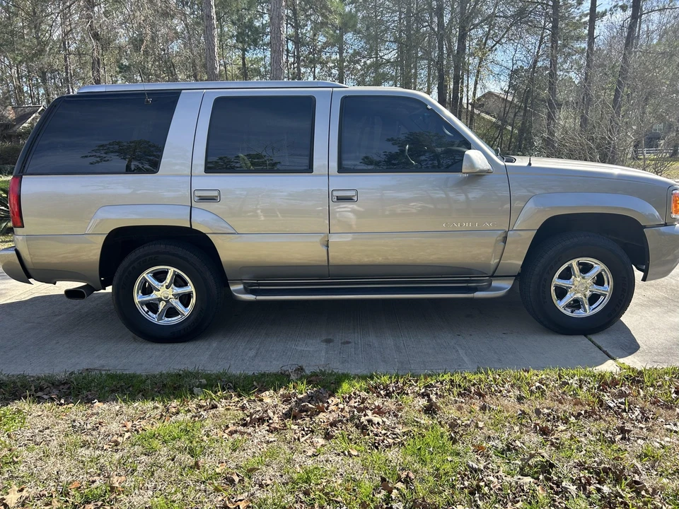 2000 Cadillac Escalade 1st Gen - Image 21 of 31
