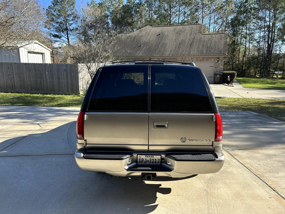 2000 Cadillac Escalade 1st Gen - Image 10 of 31