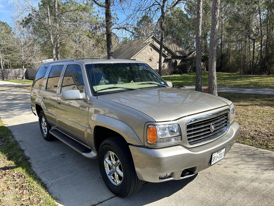 2000 Cadillac Escalade 1st Gen - Image 19 of 31