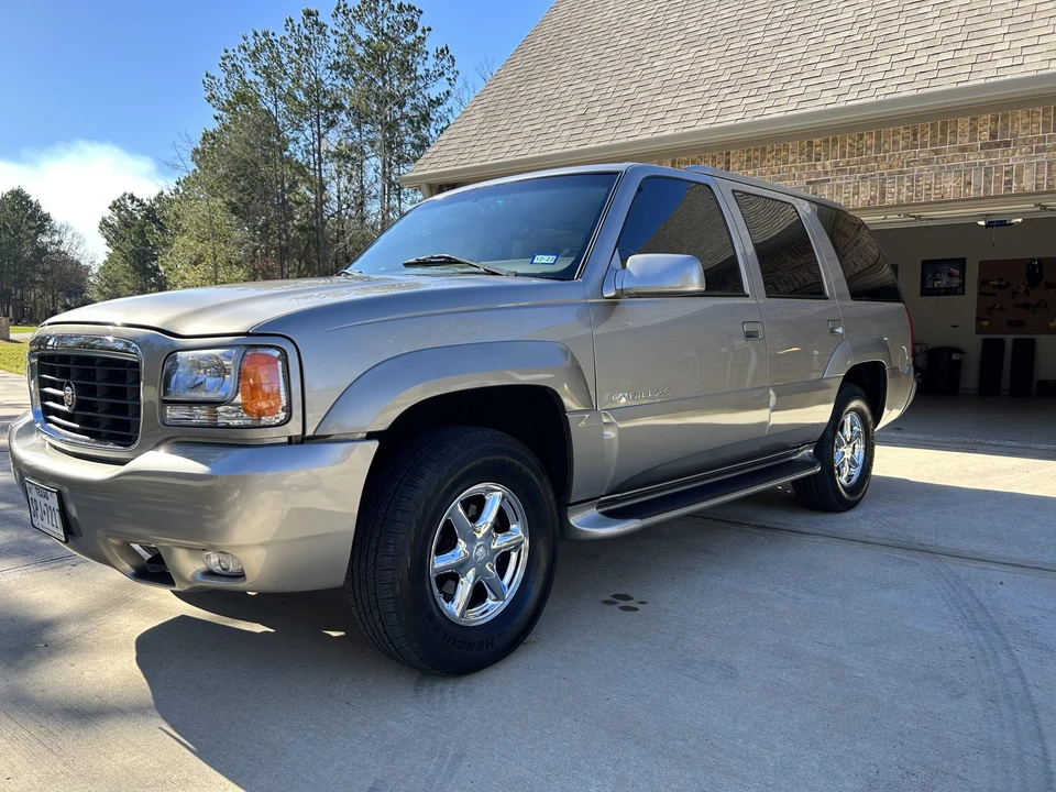 2000 Cadillac Escalade 1st Gen - Image 2 of 31