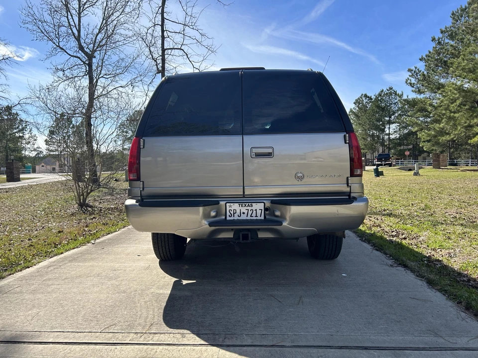 2000 Cadillac Escalade 1st Gen - Image 27 of 31