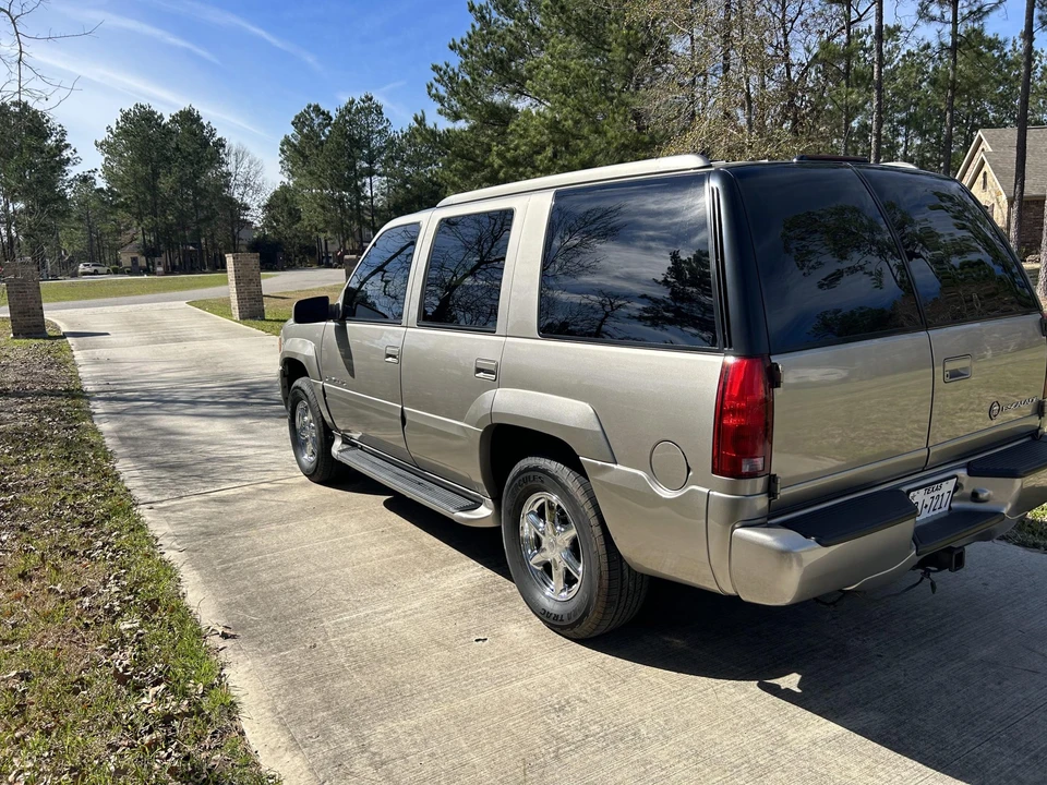 2000 Cadillac Escalade 1st Gen - Image 28 of 31