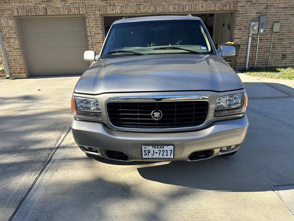2000 Cadillac Escalade 1st Gen - Image 4 of 31