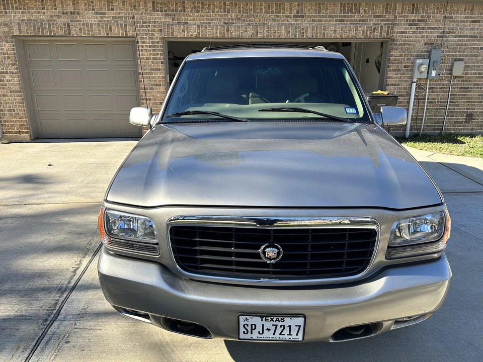 2000 Cadillac Escalade 1st Gen - Image 5 of 31