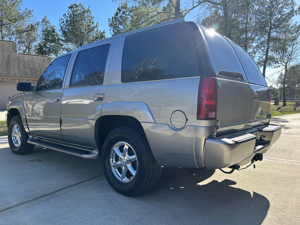 2000 Cadillac Escalade 1st Gen - Image 12 of 31