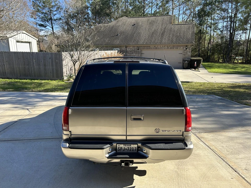 2000 Cadillac Escalade 1st Gen - Image 9 of 31