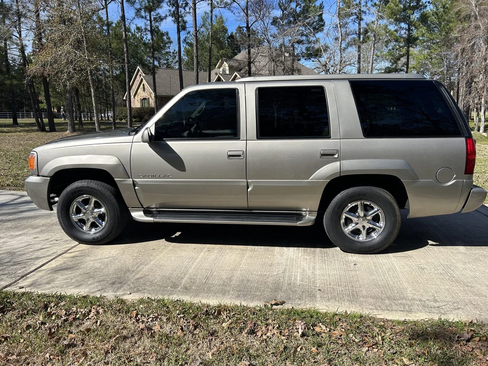 2000 Cadillac Escalade 1st Gen - Image 30 of 31