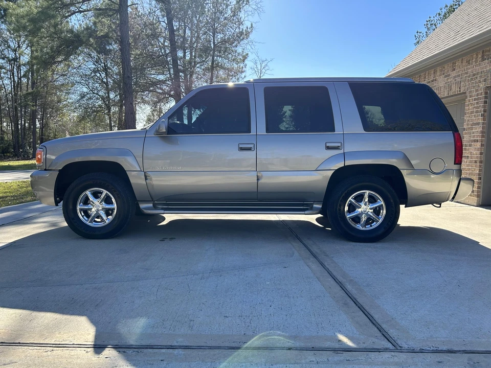 2000 Cadillac Escalade 1st Gen - Image 16 of 31