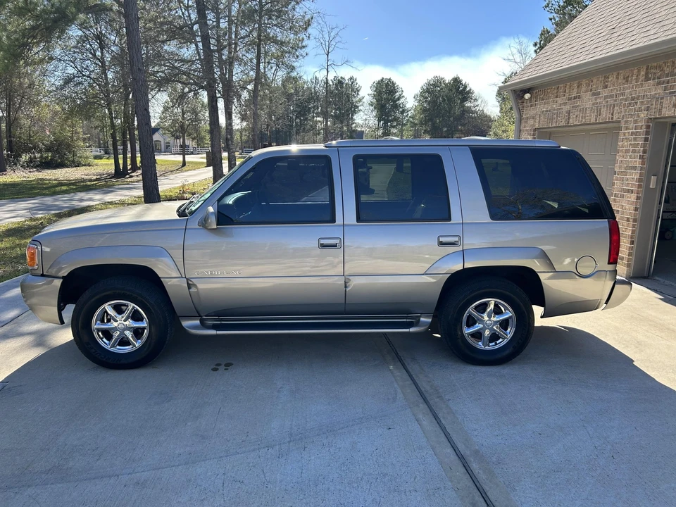 2000 Cadillac Escalade 1st Gen - Image 13 of 31
