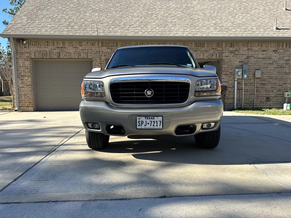 2000 Cadillac Escalade 1st Gen - Image 3 of 31