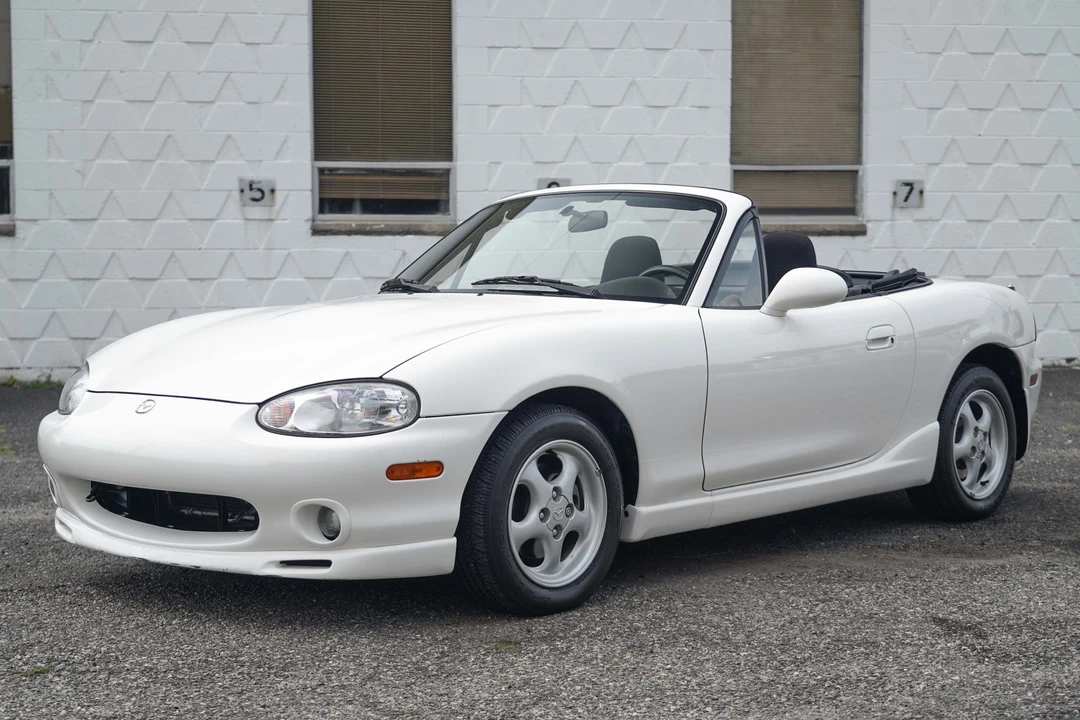2000 Mazda NB MX-5 Miata - Image 2 of 31