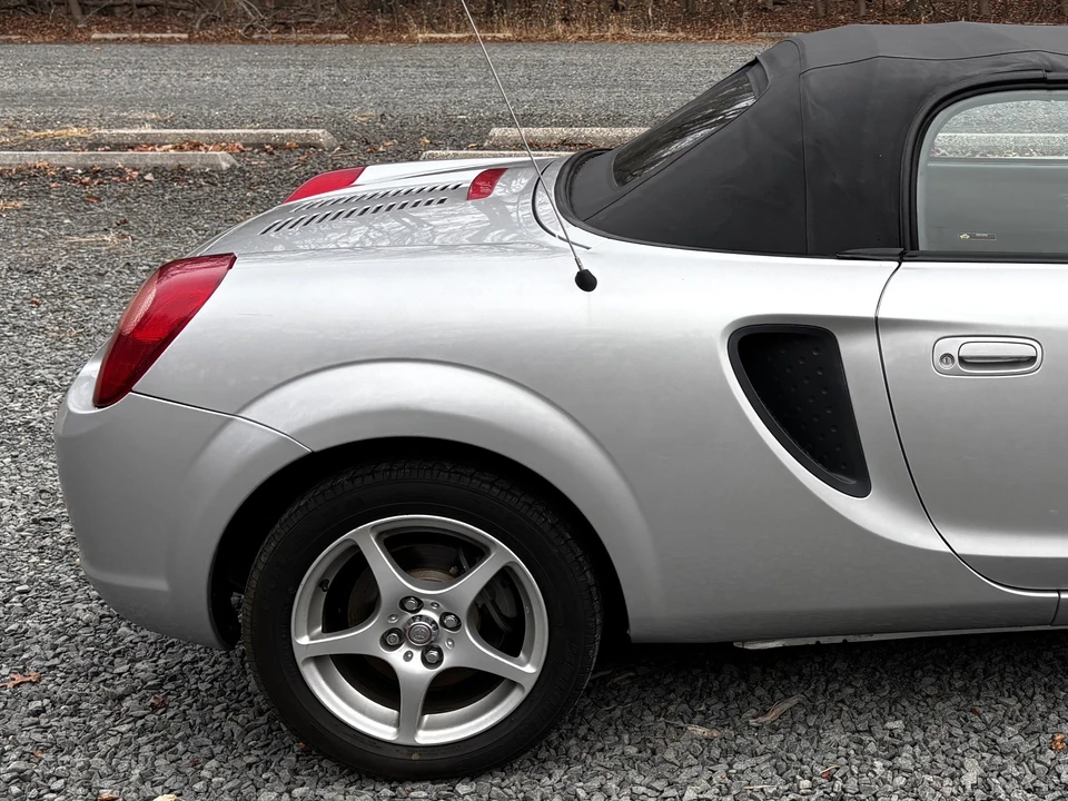 2000 Toyota MR2 Spyder/MR-S - Image 15 of 31