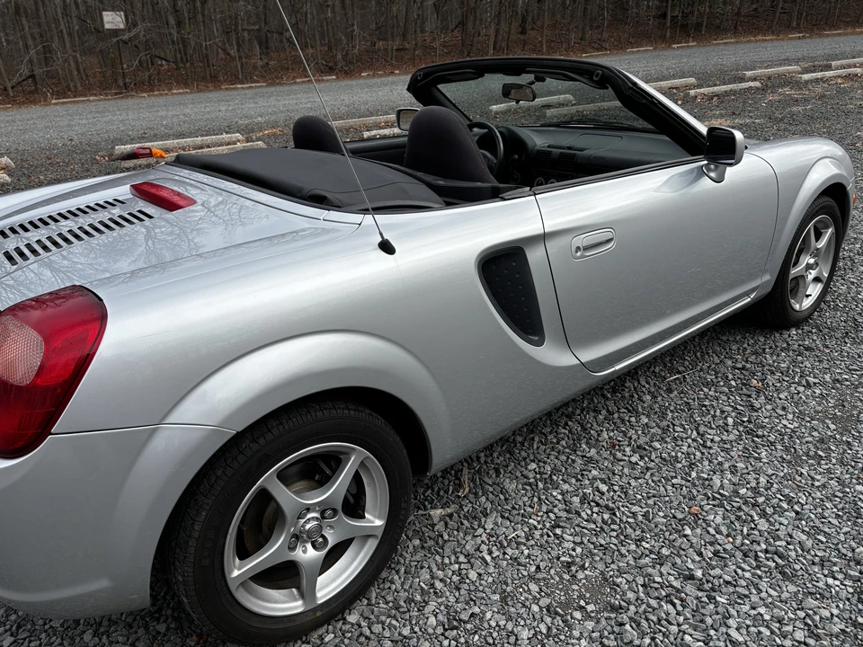 2000 Toyota MR2 Spyder/MR-S - Image 19 of 31