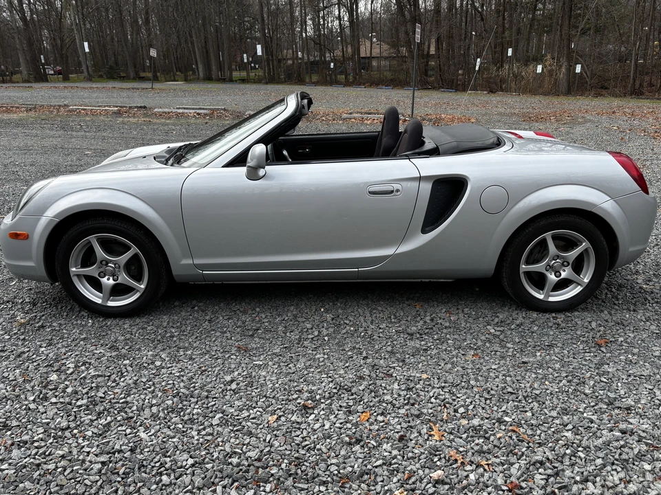 2000 Toyota MR2 Spyder/MR-S - Image 2 of 31