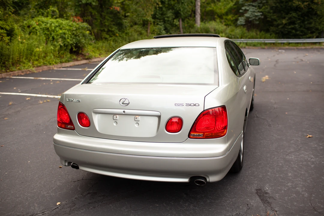2001 Lexus GS 2nd Gen - Image 19 of 31