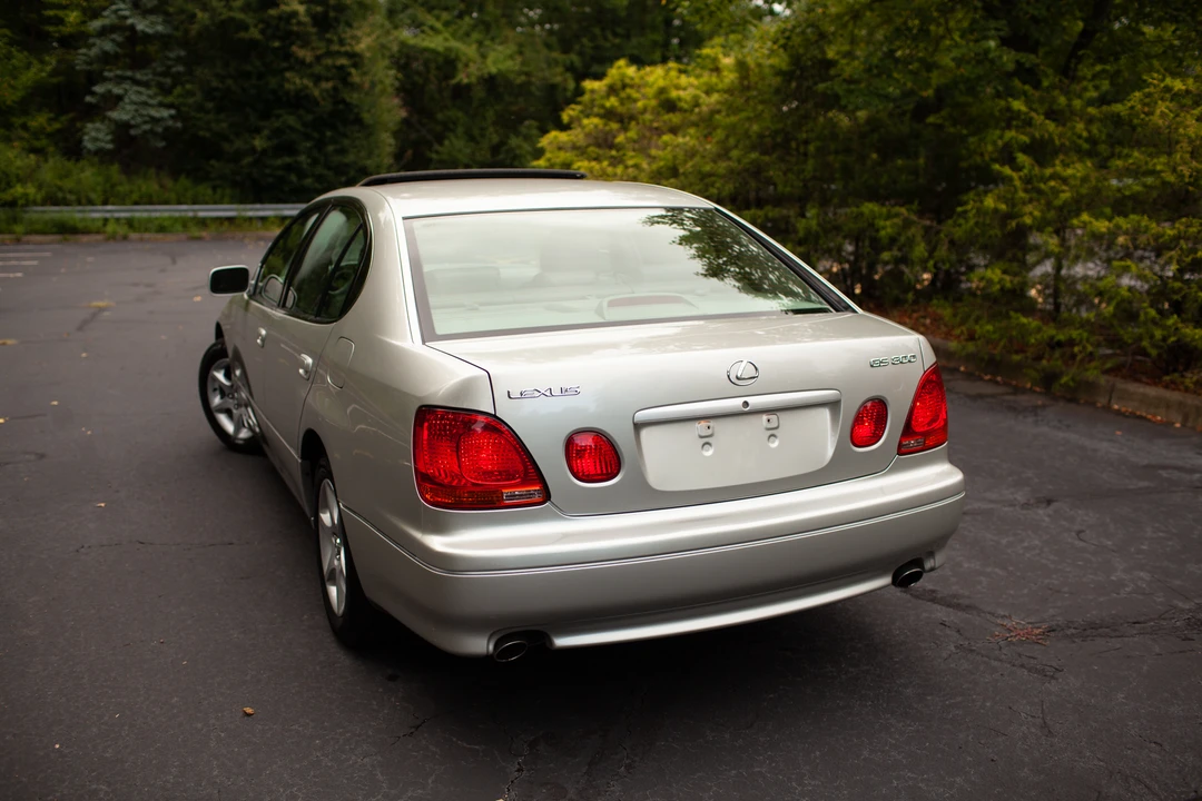 2001 Lexus GS 2nd Gen - Image 21 of 31