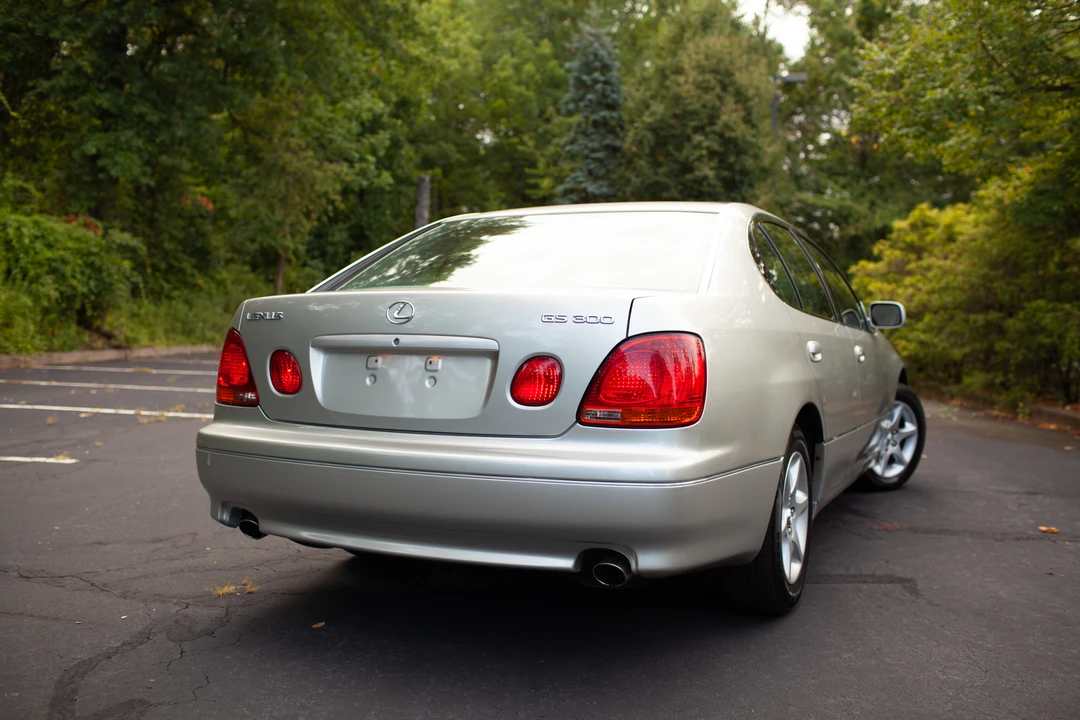 2001 Lexus GS 2nd Gen - Image 18 of 31