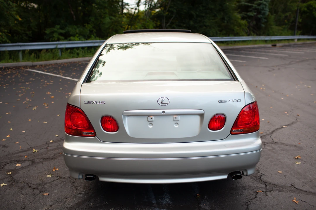 2001 Lexus GS 2nd Gen - Image 20 of 31