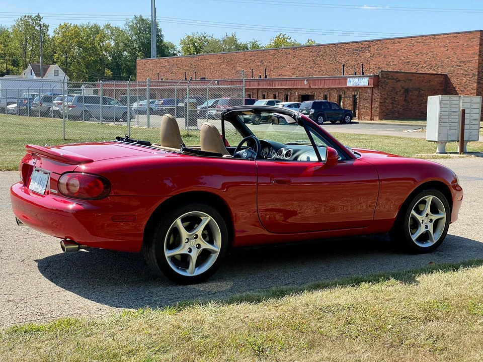 2001 Mazda NB MX-5 Miata - Image 19 of 31