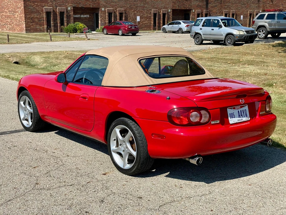 2001 Mazda NB MX-5 Miata - Image 5 of 31