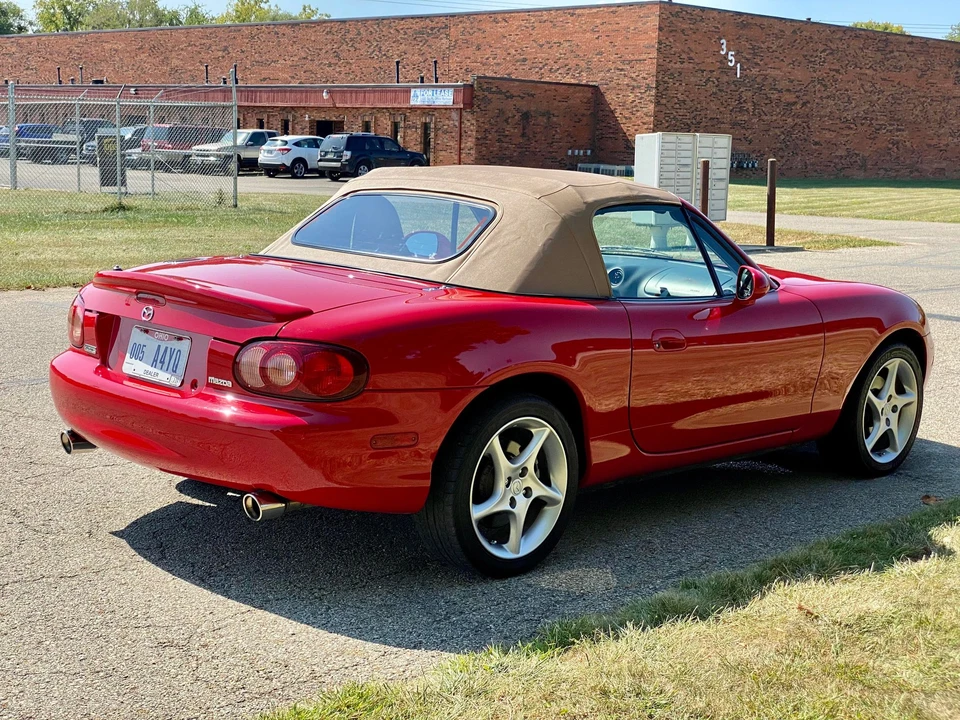 2001 Mazda NB MX-5 Miata - Image 7 of 31