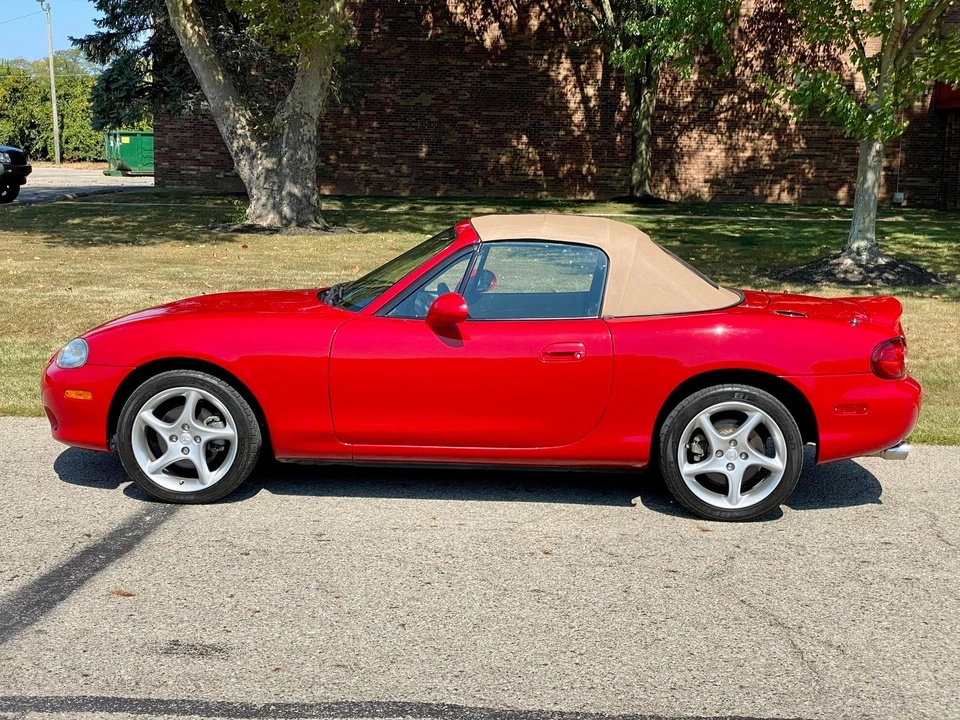 2001 Mazda NB MX-5 Miata - Image 4 of 31