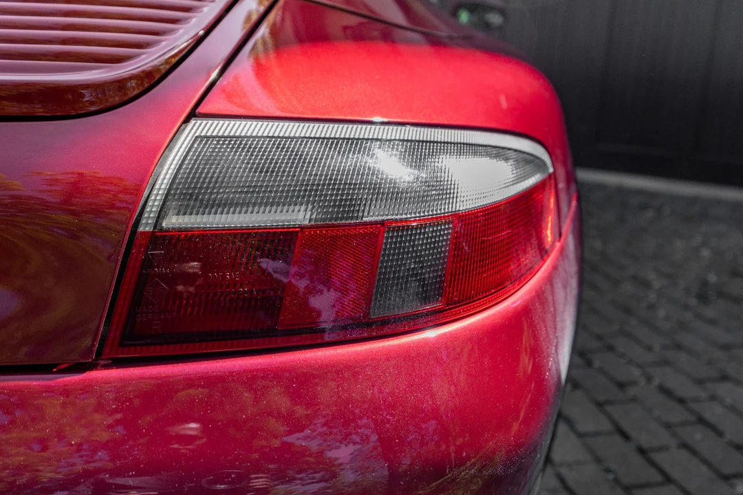 2001 Porsche 996 Carrera - Image 28 of 31