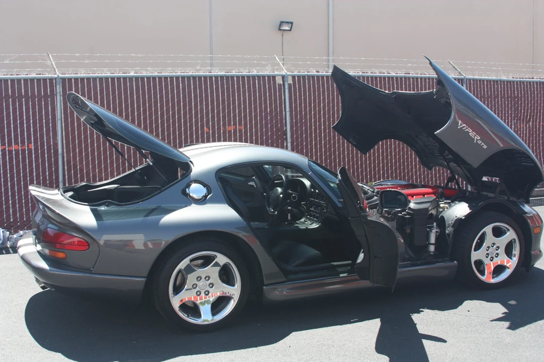 2002 Dodge Viper GTS 2nd Gen - Image 23 of 31