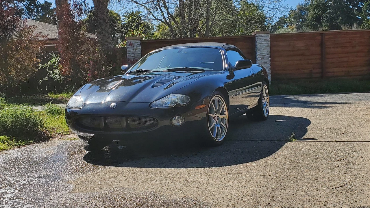 2002 Jaguar X100 XKR - Image 23 of 31