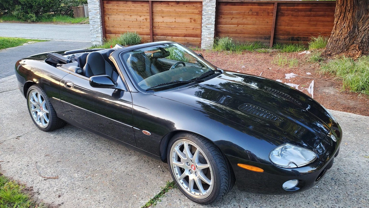 2002 Jaguar X100 XKR - Image 2 of 31