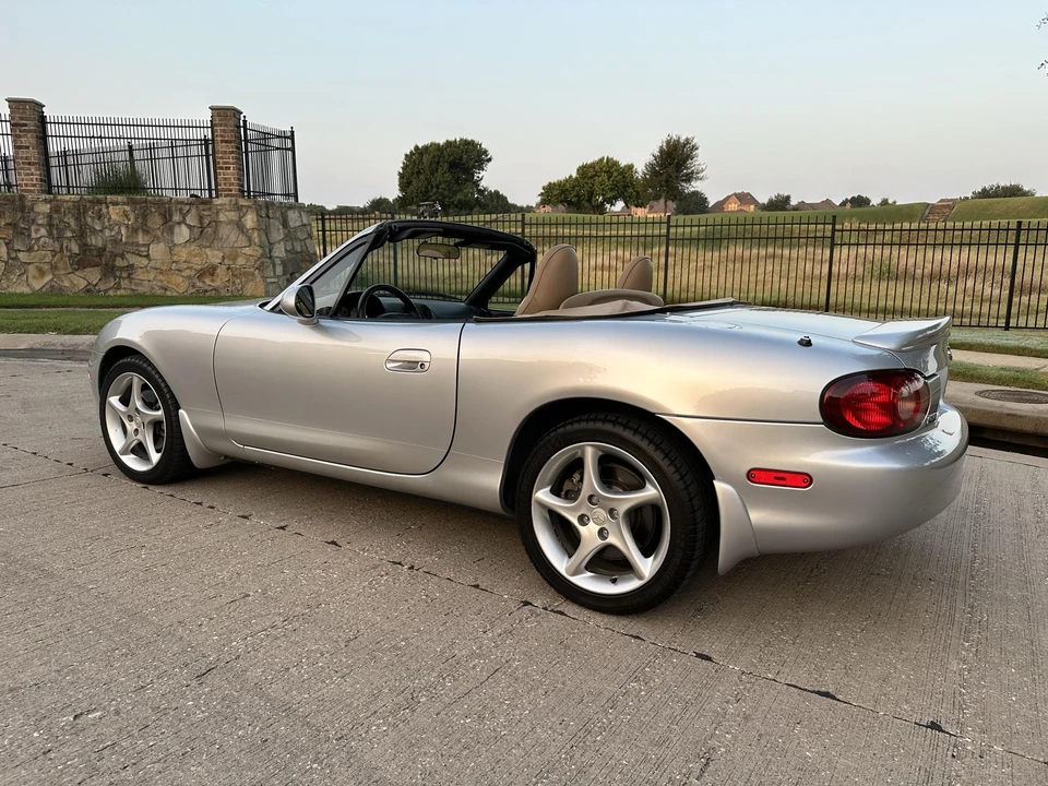 2002 Mazda NB MX-5 Miata - Image 9 of 31