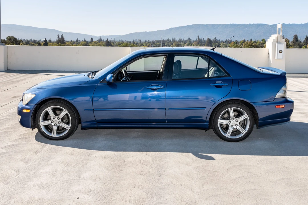 2003 Lexus IS 1st Gen - Image 2 of 31