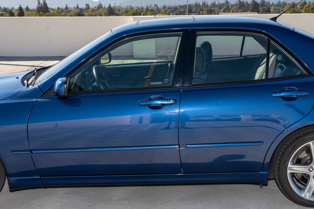2003 Lexus IS 1st Gen - Image 27 of 31