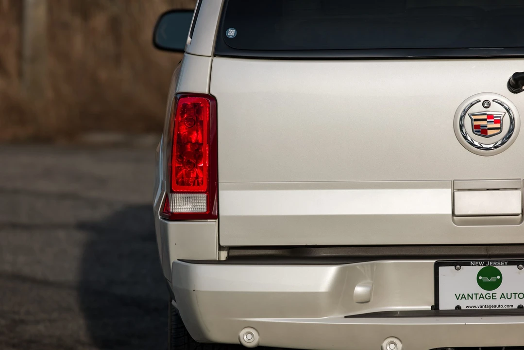 2004 Cadillac Escalade & EXT 2nd Gen - Image 28 of 31
