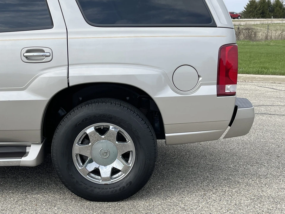 2004 Cadillac Escalade & EXT 2nd Gen - Image 26 of 31