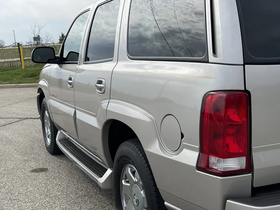2004 Cadillac Escalade & EXT 2nd Gen - Image 28 of 31
