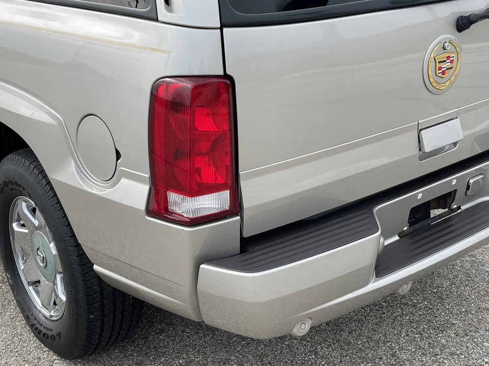 2004 Cadillac Escalade & EXT 2nd Gen - Image 25 of 31