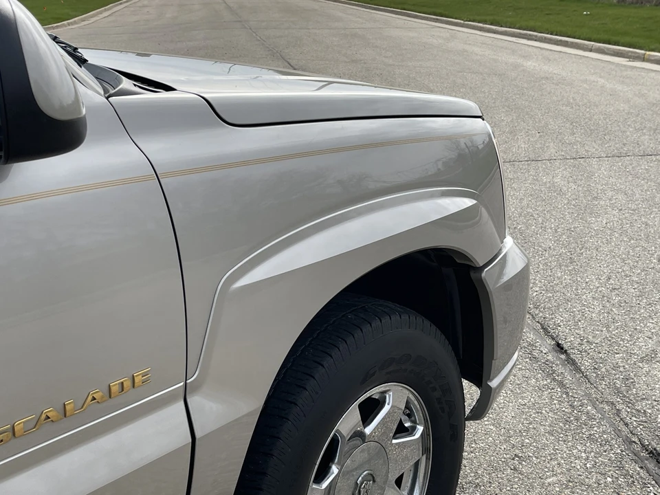 2004 Cadillac Escalade & EXT 2nd Gen - Image 17 of 31