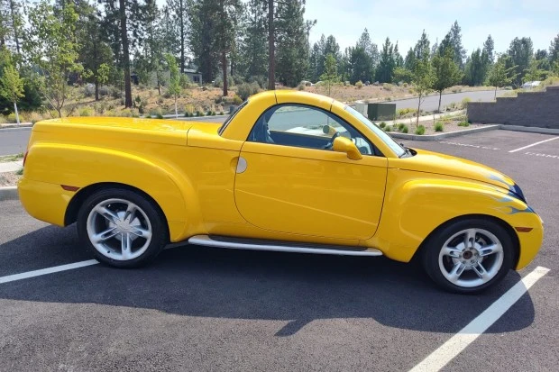 2004 Chevrolet SSR - Image 4 of 9