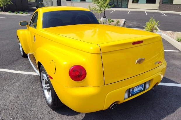 2004 Chevrolet SSR - Image 2 of 9