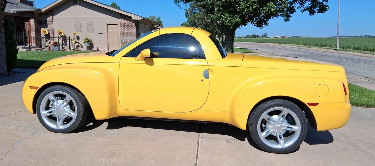 2004 Chevrolet SSR - Image 24 of 31