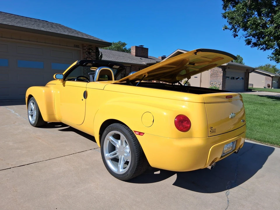2004 Chevrolet SSR - Image 25 of 31