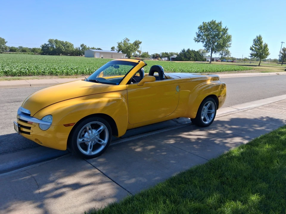 2004 Chevrolet SSR - Image 19 of 31