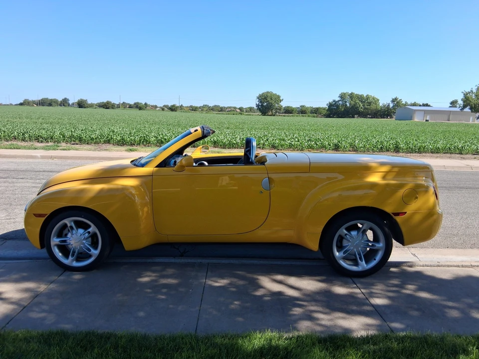 2004 Chevrolet SSR - Image 22 of 31