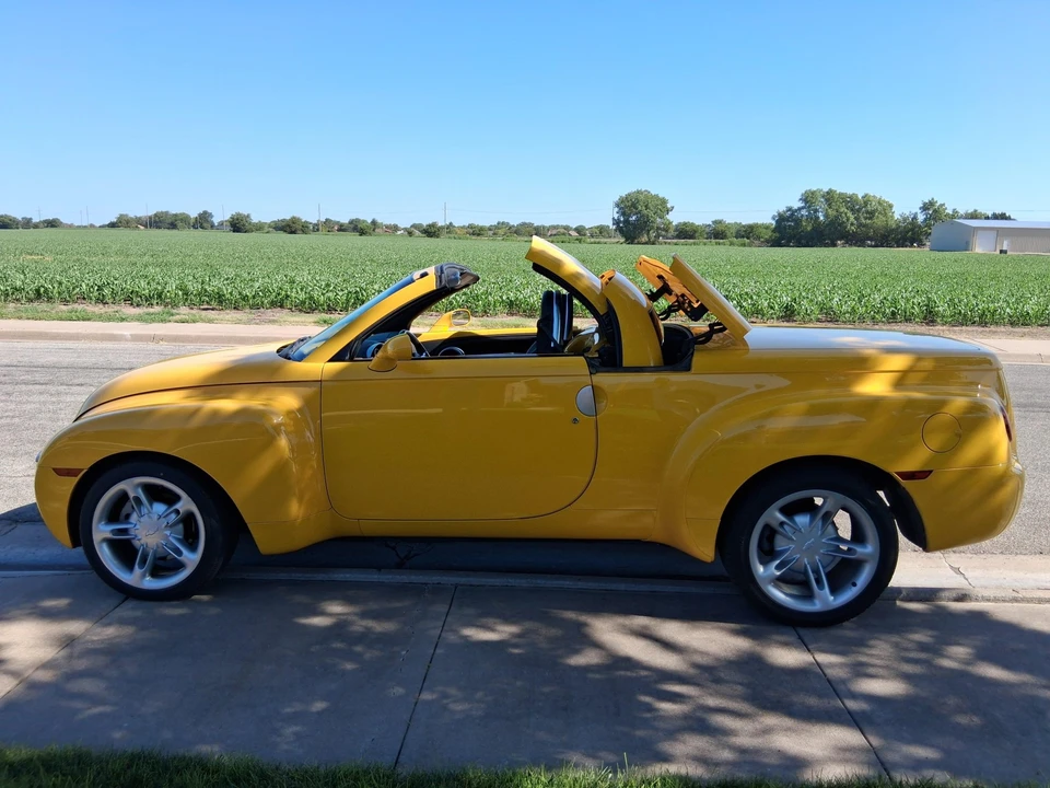 2004 Chevrolet SSR - Image 21 of 31