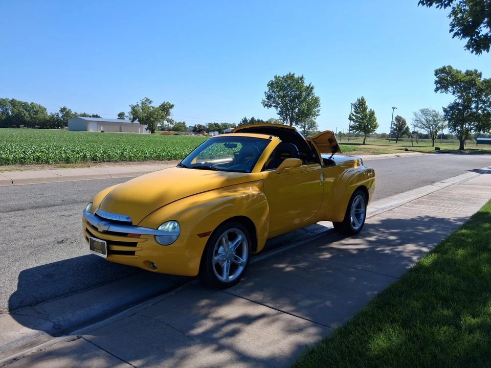 2004 Chevrolet SSR - Image 18 of 31