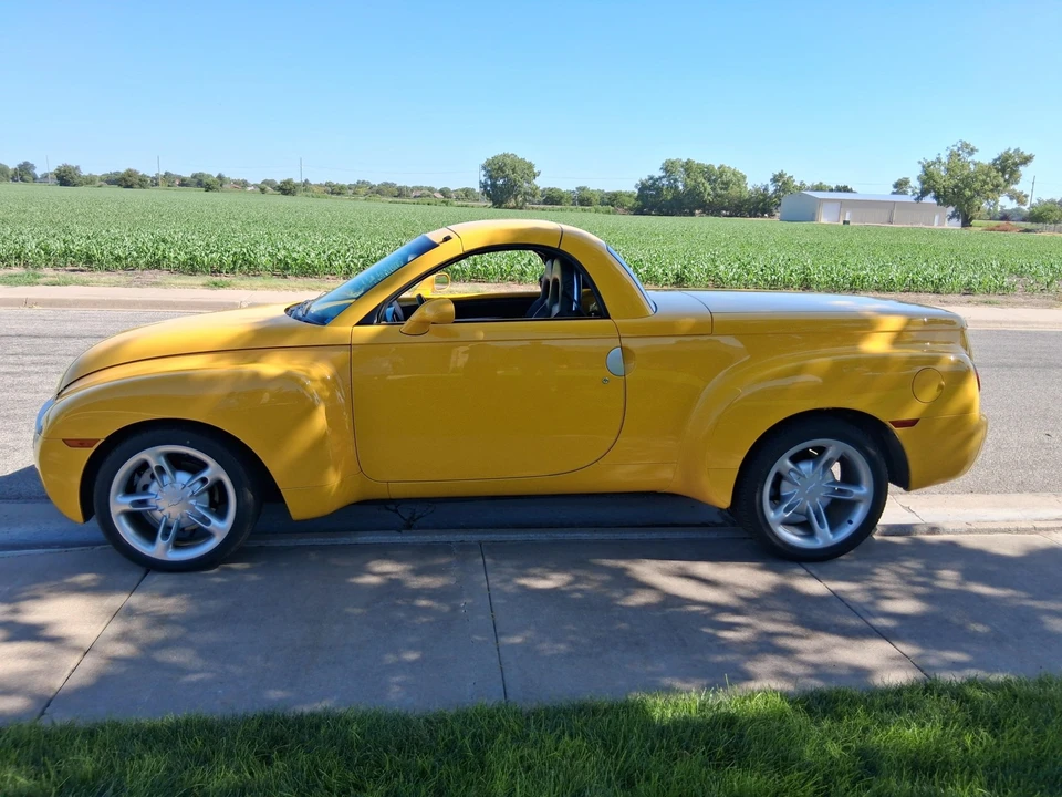 2004 Chevrolet SSR - Image 20 of 31