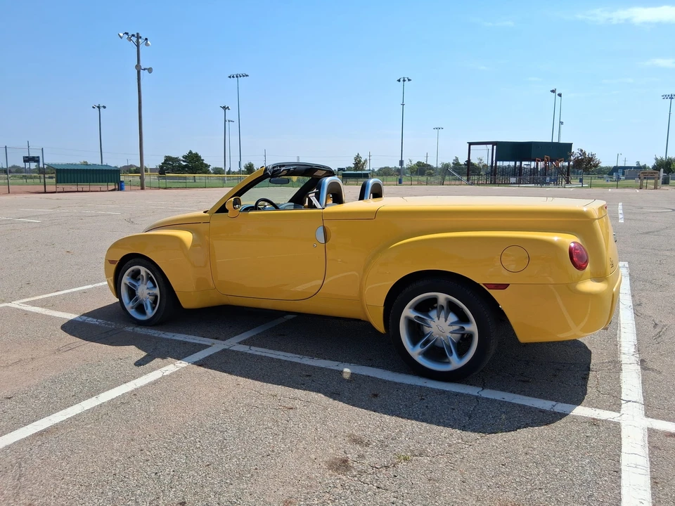 2004 Chevrolet SSR - Image 5 of 31