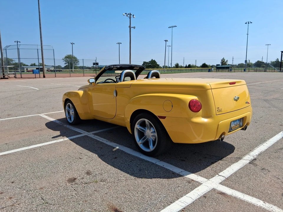 2004 Chevrolet SSR - Image 6 of 31