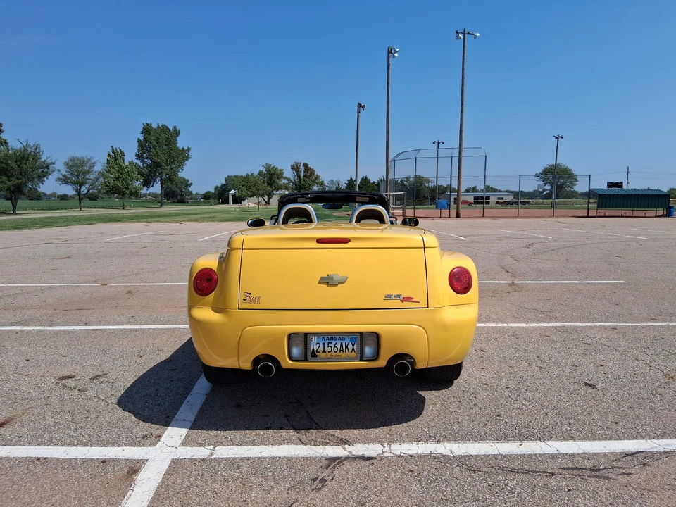 2004 Chevrolet SSR - Image 7 of 31